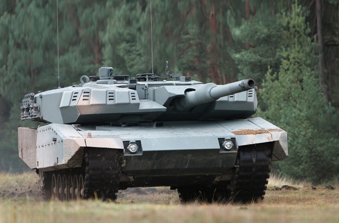 Gần đây, Indonesia đã ký thỏa thuận mua xe tăng chiến đấu chủ lực Leopard 2 Revolution. Đây là biến thể cải tiến từ Leopard 2A4 được trang bị hệ thống giáp AMAP tương tự Leopard 2SG.